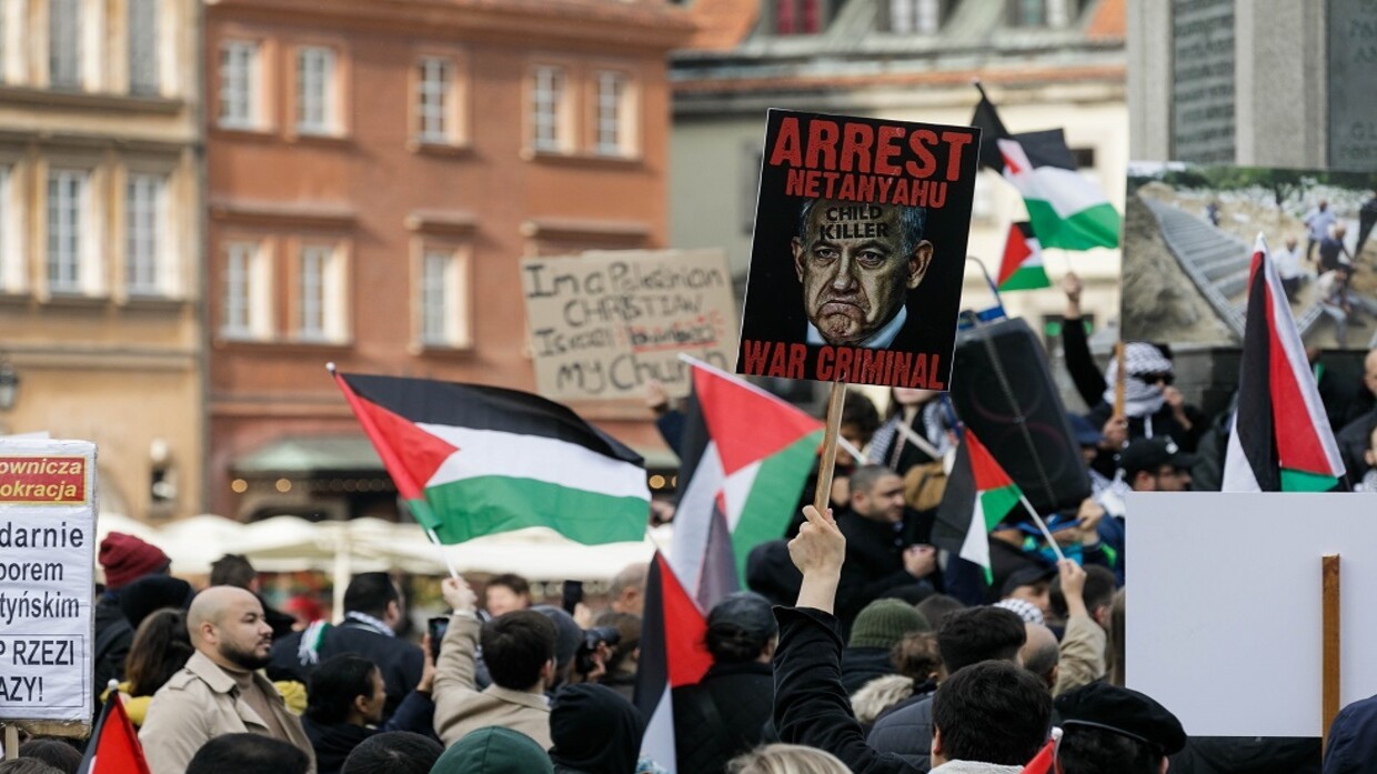 Warsaw hosts rally protesting gov't decision to allow Netanyahu's visit Warsaw hosts rally protesting gov't decision to allow Netanyahu's visit