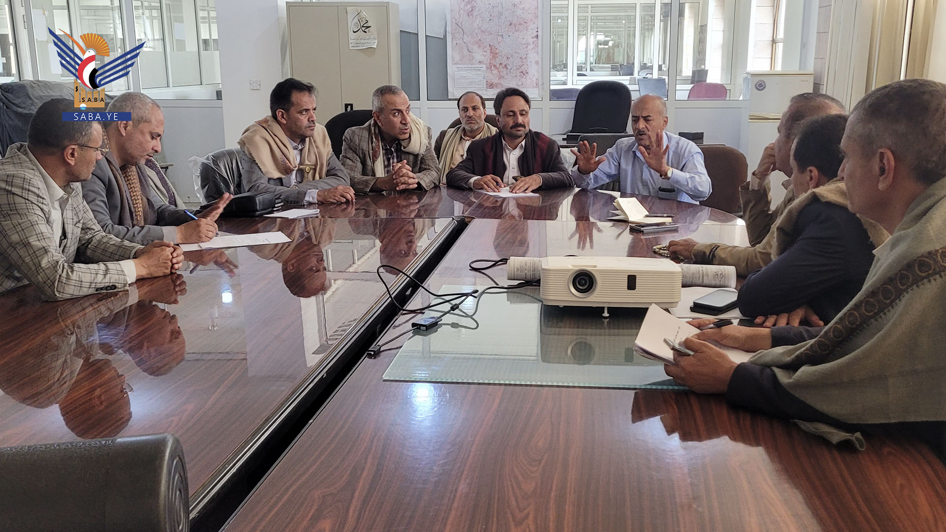 مناقشة المواضيع المتعلقة بالأراضي والمخططات الجديدة بمحافظة صنعاء
