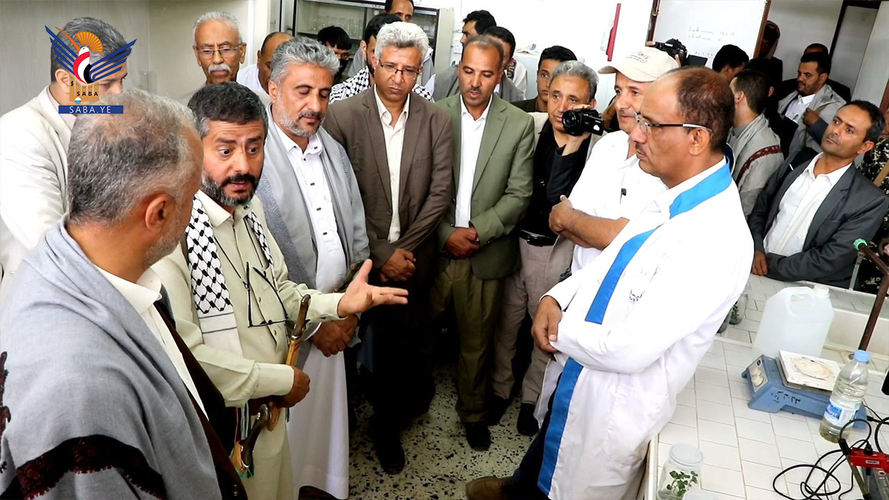المداني والبخيتي يطلعان على أنشطة هيئة البحوث والإرشاد الزراعي في ذمار