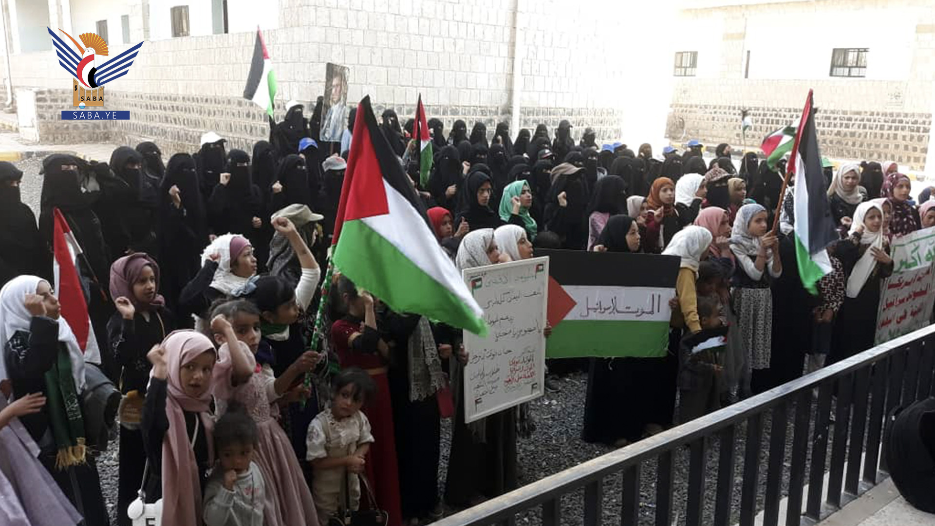 وقفة للهيئة النسائية بمحافظة صنعاء تضامنًا مع المقاومة والشعب الفلسطيني
