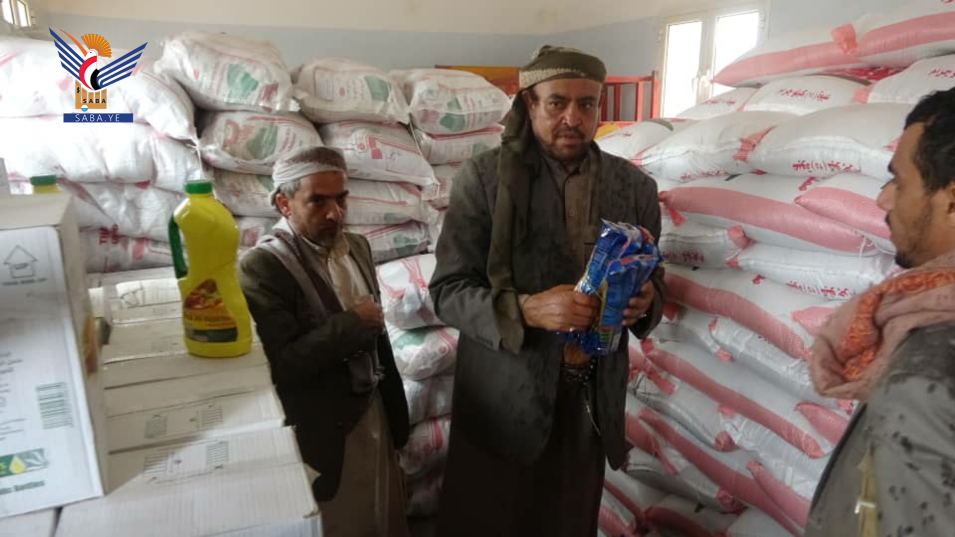 أمانة العاصمة .. توزيع 1500 سلة غذائية للفقراء في بني الحارث