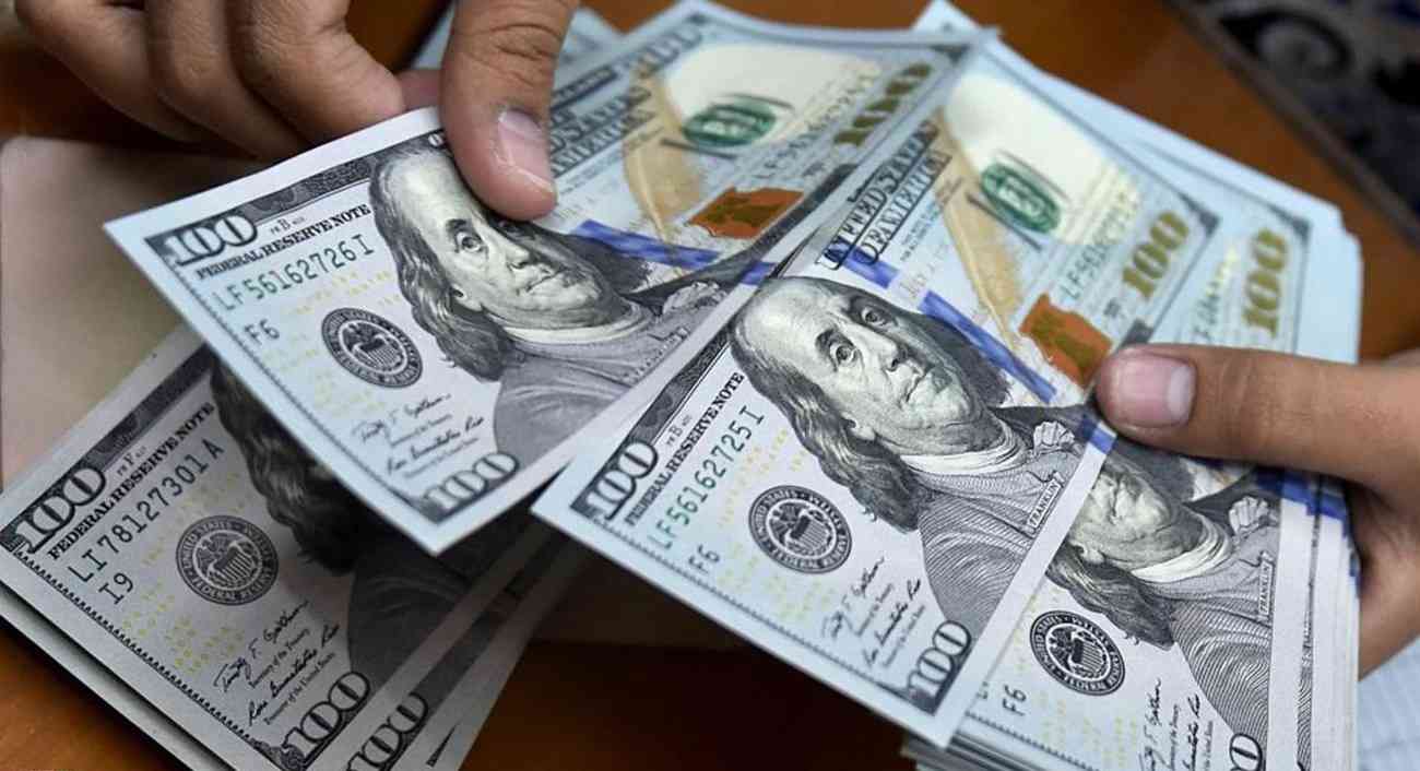 الدولار يسجل أفضل أداء فصلي خلال عام الدولار يسجل أفضل أداء فصلي خلال عام