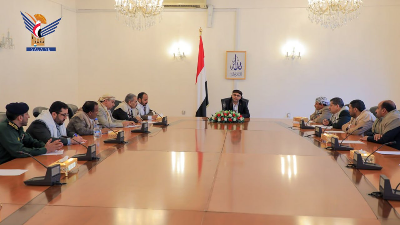 El presidente Al-Mashat revisa el progreso de la implementación del Programa Nacional de Resiliencia a nivel de ministerios