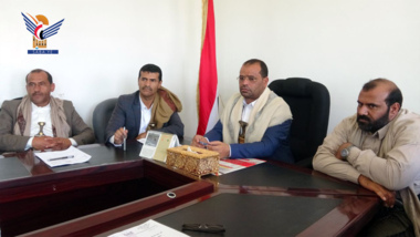 Gouverneur von Saada bespricht die Fertigstellung des Staudamms Awera in Sahar