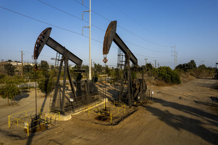ارتفاع أسعار النفط عند التسوية قبيل موسم ذروة الطلب بأمريكا