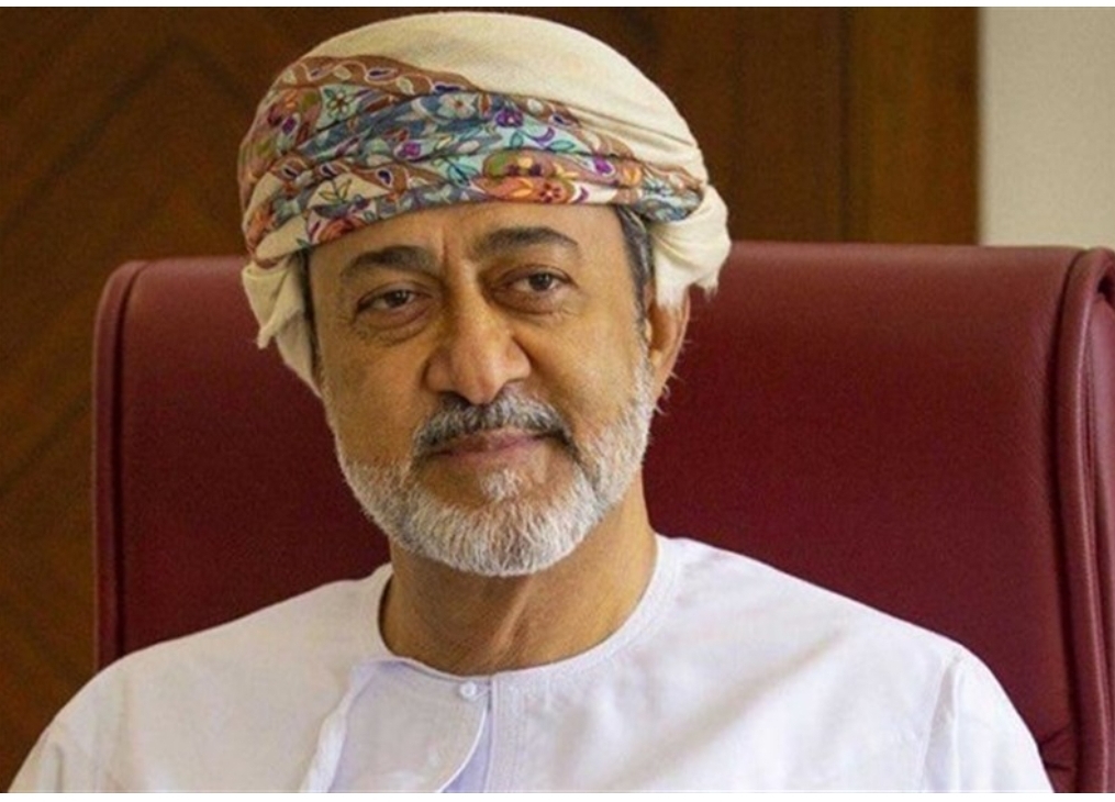 سلطان عمان در رأس یک هیات عالی رتبه به تهران پایتخت ایران وارد شد 