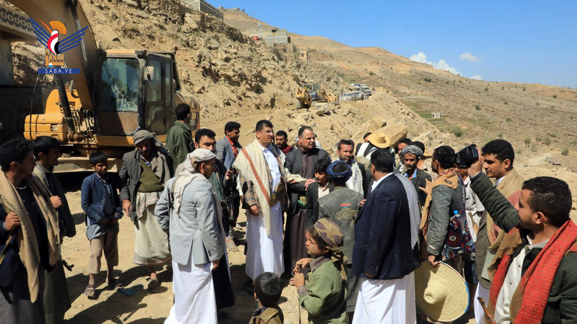 Le Vice-PM et le gouverneur de Hajjah inspectent les travaux sur les projets d'initiatives routières dans le district d'Al Muftah, Hajjah Le Vice-PM et le gouverneur de Hajjah inspectent les travaux sur les projets d'initiatives routières dans le district d'Al Muftah, Hajjah