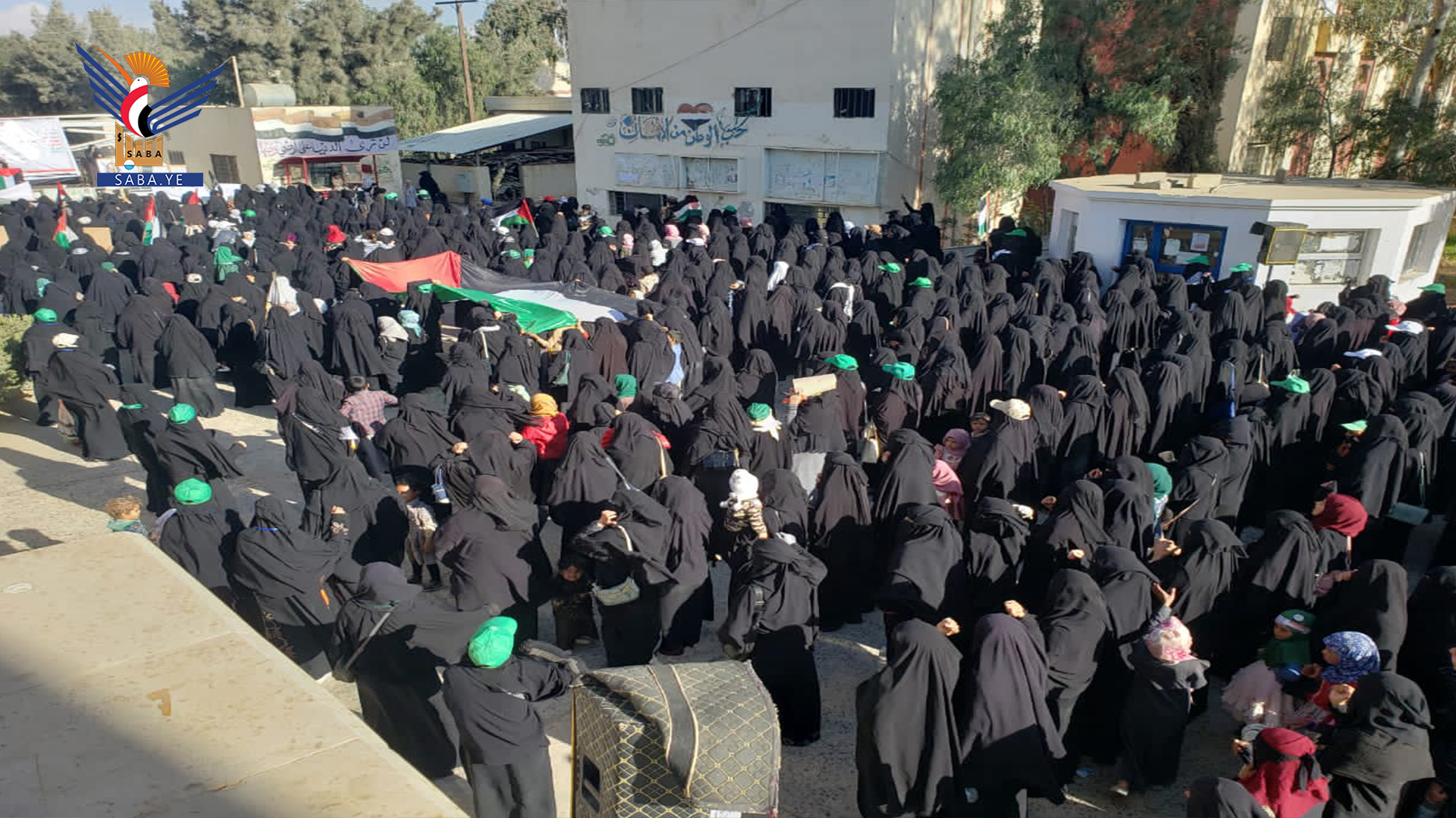 وقفة للهيئة النسائية بعمران تنديدًا بالمجازر الصهيونية في غزة