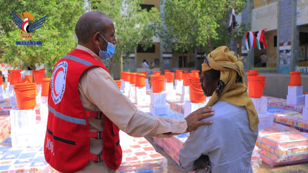 Hodeidah.. Verteilung von Nahrungsmitteln und Unterkünften an mehr als 12.000 von den Überschwemmungen betroffene Menschen Hodeidah.. Verteilung von Nahrungsmitteln und Unterkünften an mehr als 12.000 von den Überschwemmungen betroffene Menschen
