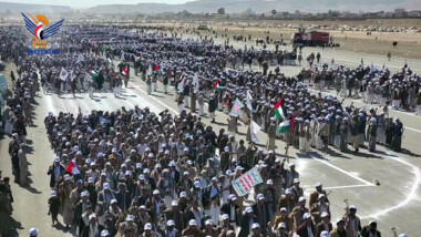 Eine populistische Mobilisierungs-Militärparade für Tausende Absolventen der „Al-Aqsa-Flut“-Kurse in Saada