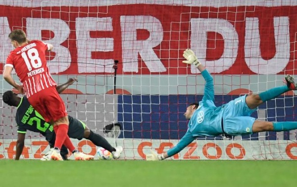 بطولة ألمانيا: فرايبورغ يُبقي على آماله بالتأهل الى دوري الأبطال