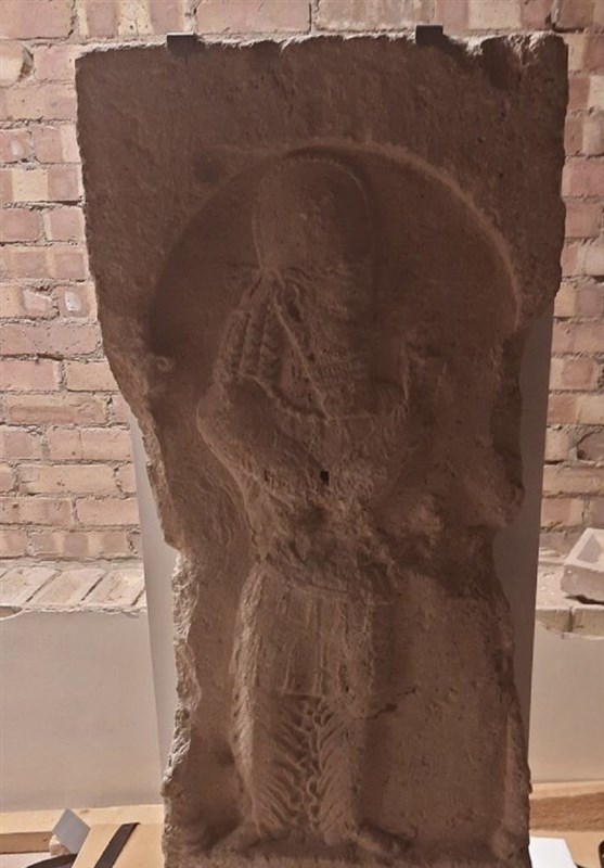 إيران تسترد تمثال حجري ساساني تم تهريبه إلى بريطانيا قبل سبع سنوات