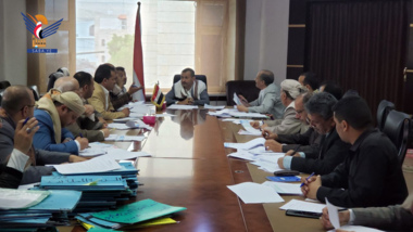 Stellvertretender Minister für Wasser und Umwelt erörtert Anträge auf Bohren und Reinigen der Wasserbrunnen im Becken Sana'a