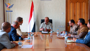 Al-Hamli discute avec le coordinateur des Nations Unies des moyens de répondre aux souffrances des personnes déplacées et affectées