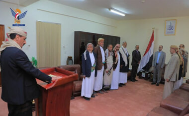 Un certain nombre de membres du Conseil de la Choura prêtent le serment constitutionnel devant le président Al-Mashat