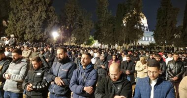35,000 worshipers perform Isha, Tarawih prayers in al-Aqsa Mosque