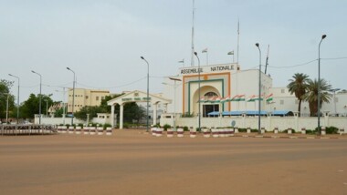 Accueil favorable et calme populaire à Niamey à la suite de la décision de Macron de retirer l'ambassadeur et les militaires du Niger