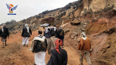 Une initiative communautaire pour réparer, construire et paver une route dans le district de Bani Matar Une initiative communautaire pour réparer, construire et paver une route dans le district de Bani Matar