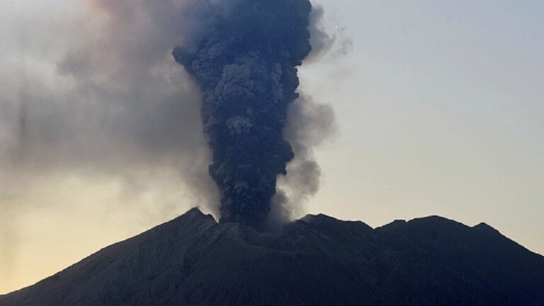 ثوران بركان ساكورادزيما في جنوب غرب اليابان
