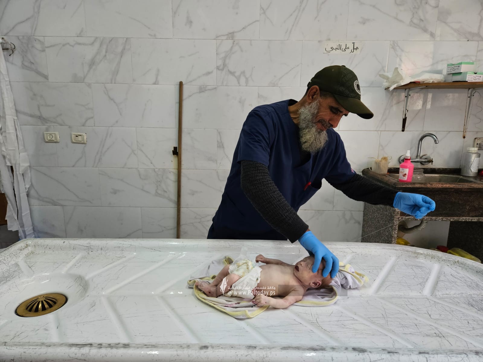 Health in Gaza: Number children's deaths due to cold risen to eight Health in Gaza: Number children's deaths due to cold risen to eight
