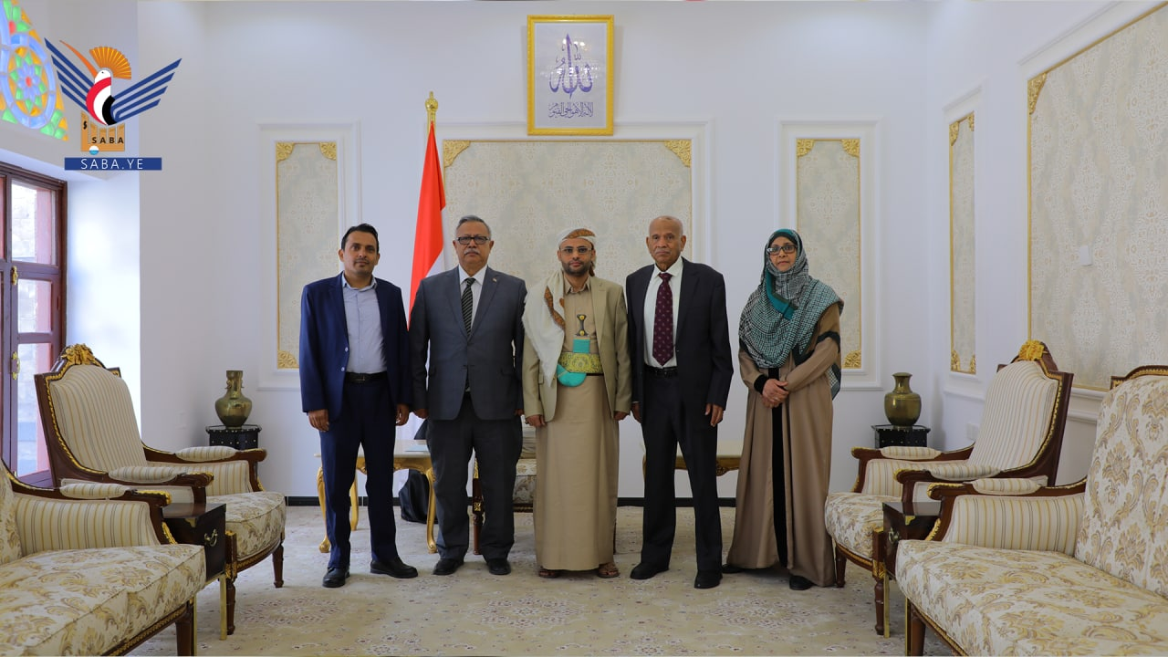 عدد من وزراء حكومة الإنقاذ يؤدون اليمين الدستورية أمام الرئيس المشاط عدد من وزراء حكومة الإنقاذ يؤدون اليمين الدستورية أمام الرئيس المشاط