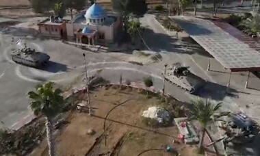 Israel persists in closing Gaza crossings, worsens tragedy Israel persists in closing Gaza crossings, worsens tragedy