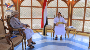 President Al-Mashat discusses with Al-Mahweet Governor province's needs in terms of projects