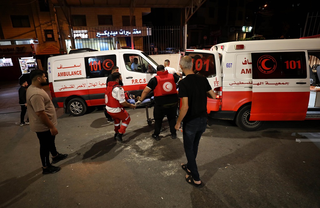 Four Palestinian children injured with Israeli ammos in Hebron Four Palestinian children injured with Israeli ammos in Hebron
