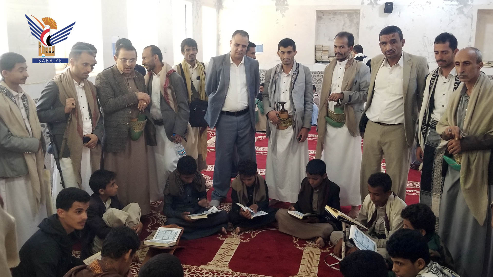 Le gouverneur de Hajjah visite les activités scolaires et les cours d'été