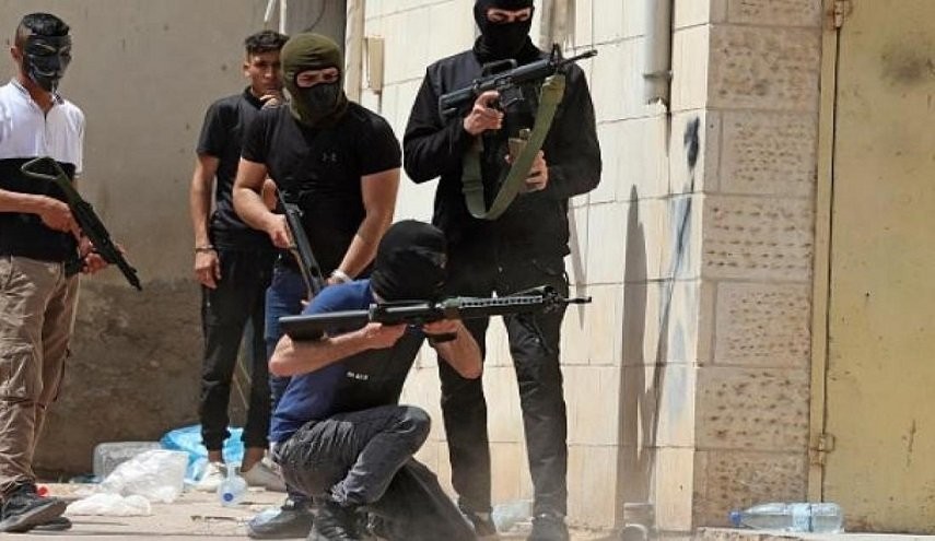 المقاومة الفلسطينية تتصدى لقوات العدو خلال اقتحامها بلدة برقين غرب جنين المقاومة الفلسطينية تتصدى لقوات العدو خلال اقتحامها بلدة برقين غرب جنين