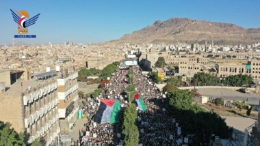 Massenkundgebung in der Hauptstadt Sana'a, um die Fortsetzung der Unterstützung für Gaza und die Bereitschaft zu allen Optionen zu bekräftigen