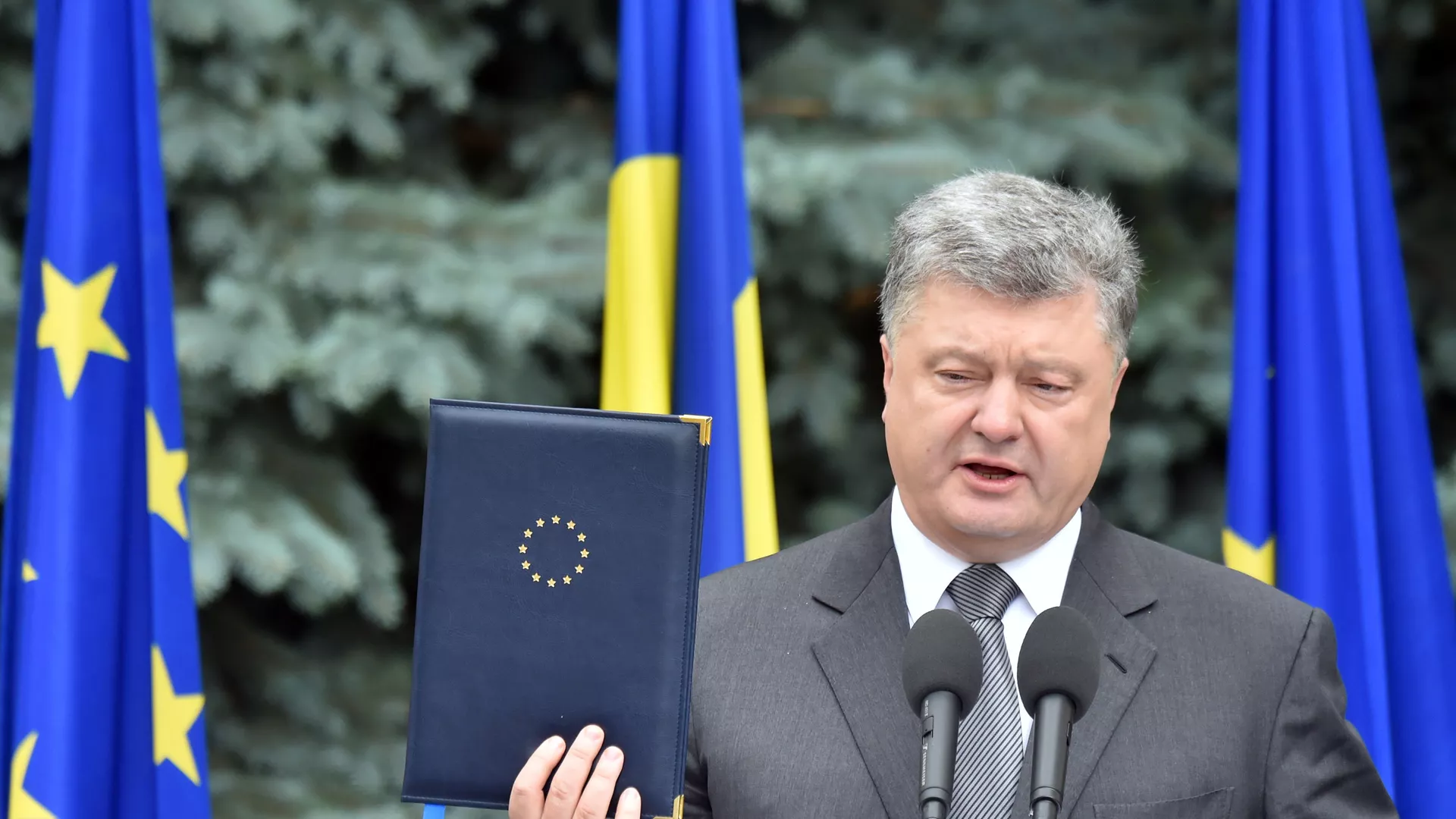 Russia puts current, former Ukrainian president on wanted list 