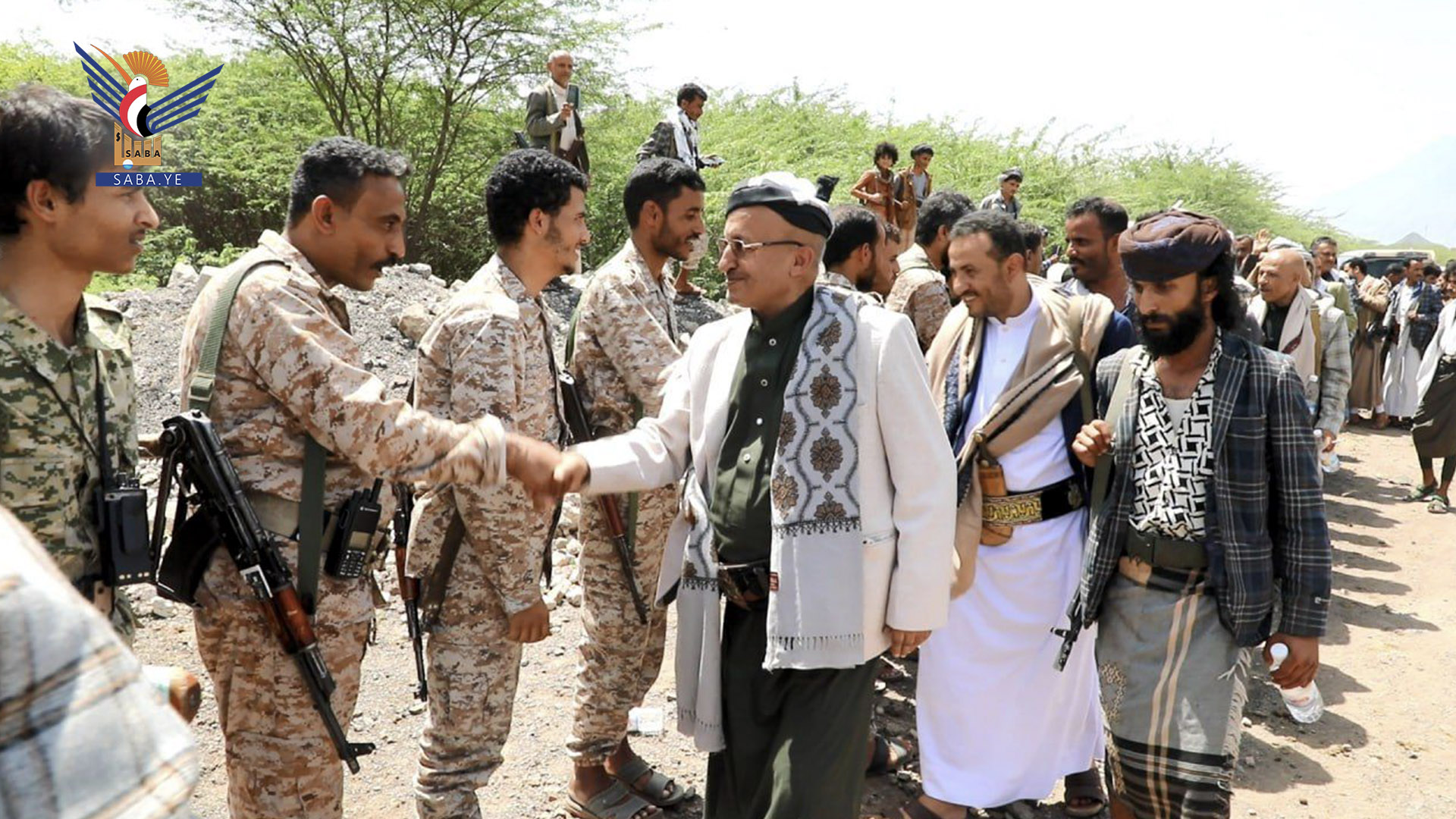 قيادات من محافظة إب تزور المرابطين في جبهة عصيفرة بتعز قيادات من محافظة إب تزور المرابطين في جبهة عصيفرة بتعز