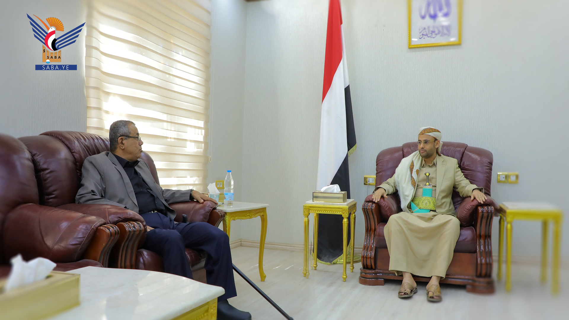 Präsident Al-Mashat bespricht mit Abu Ras Entwicklungen der Konsultationen, die in Sana'a unter omanischer Schirmherrschaft stattfanden Präsident Al-Mashat bespricht mit Abu Ras Entwicklungen der Konsultationen, die in Sana'a unter omanischer Schirmherrschaft stattfanden
