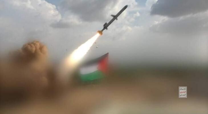 إعلام العدو: تفعيل صافرات الإنذار وإيقاف حركة الملاحة الجوية إثر صاروخ من اليمن