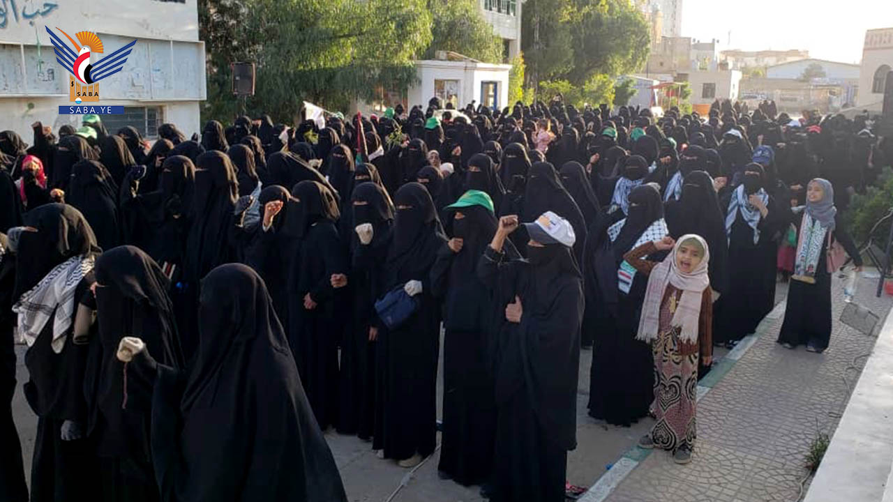 الهيئة النسائية في عمران تنظم فعالية بالعيد العاشرة لثورة 21 سبتمبر
