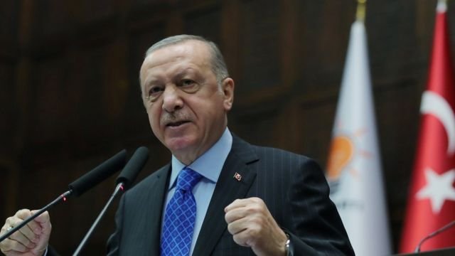 أردوغان: إعلان حالة التأهب وإرسال فرق البحث والإنقاذ على وجه السرعة إلى المناطق المتضررة من الزلزال