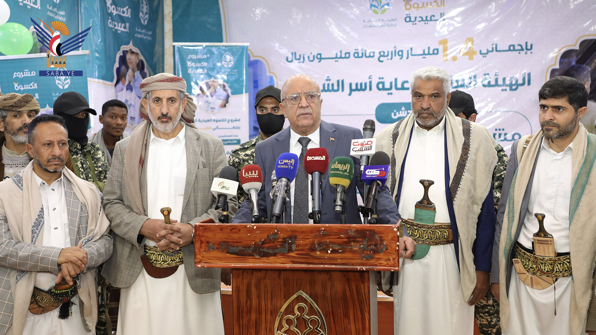 رئيس الوزراء يدشن مشروع الكسوة العيدية لـ 60 ألف و600 من أبناء الشهداء والمفقودين