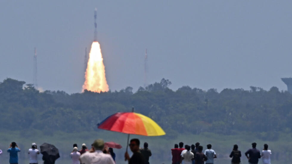 الهند تطلق مهمة لدراسة الشمس بعد أسبوع من الهبوط على القمر