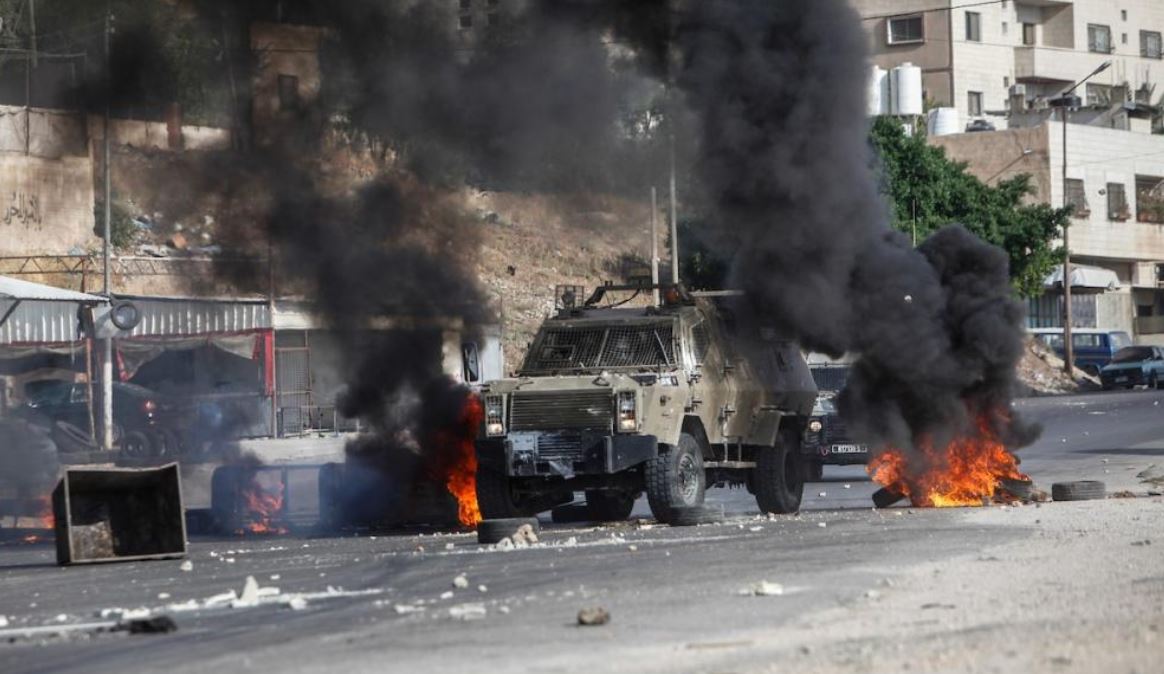 Zionist settler injured in clashes near settlement west of Ramallah