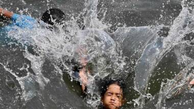 Longest heat wave in Bangladesh closes schools, cuts off electricity