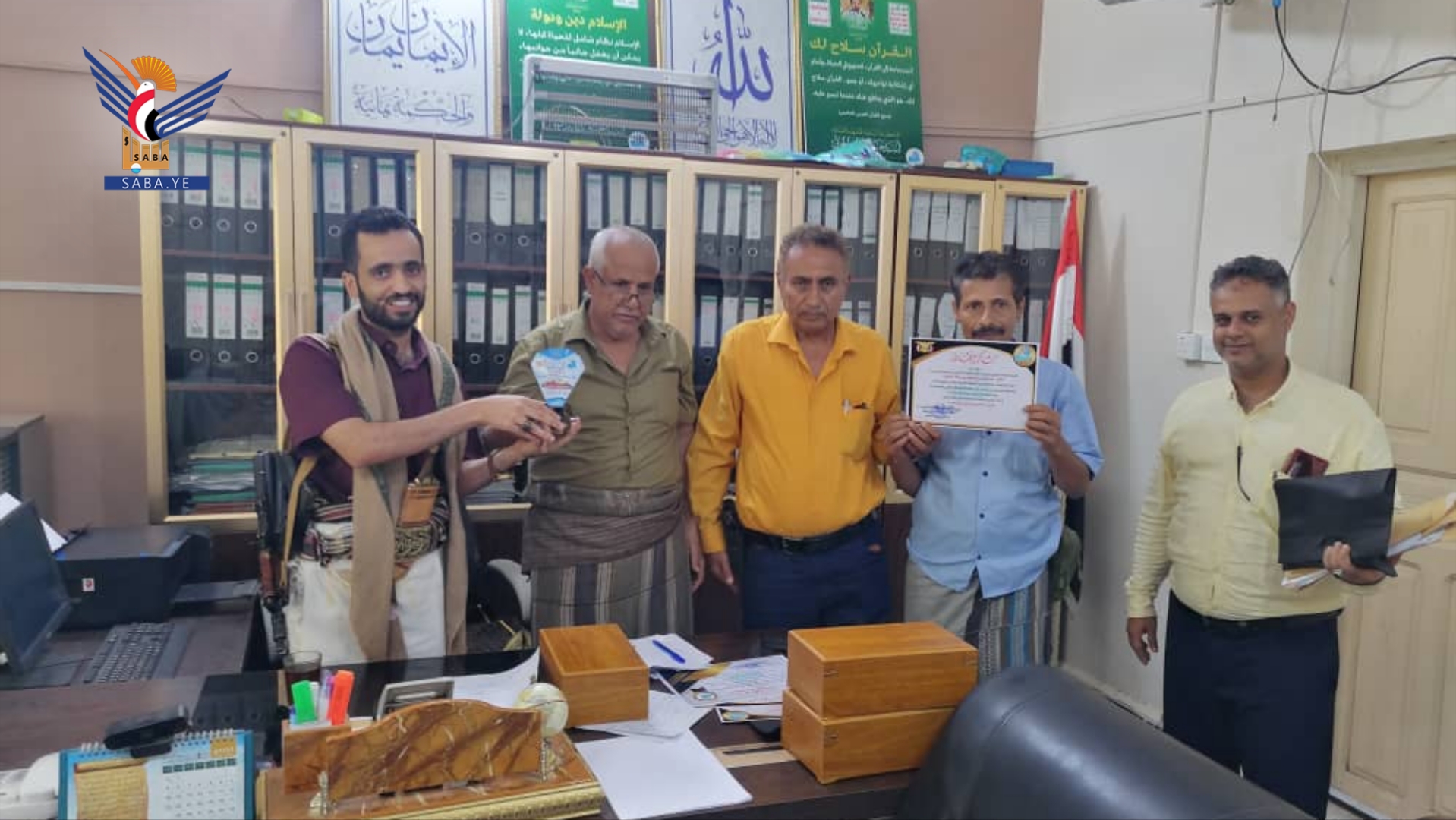 هيئة الأراضي بالحديدة تكرم عدداً من الكوادر الإدارية والفنية