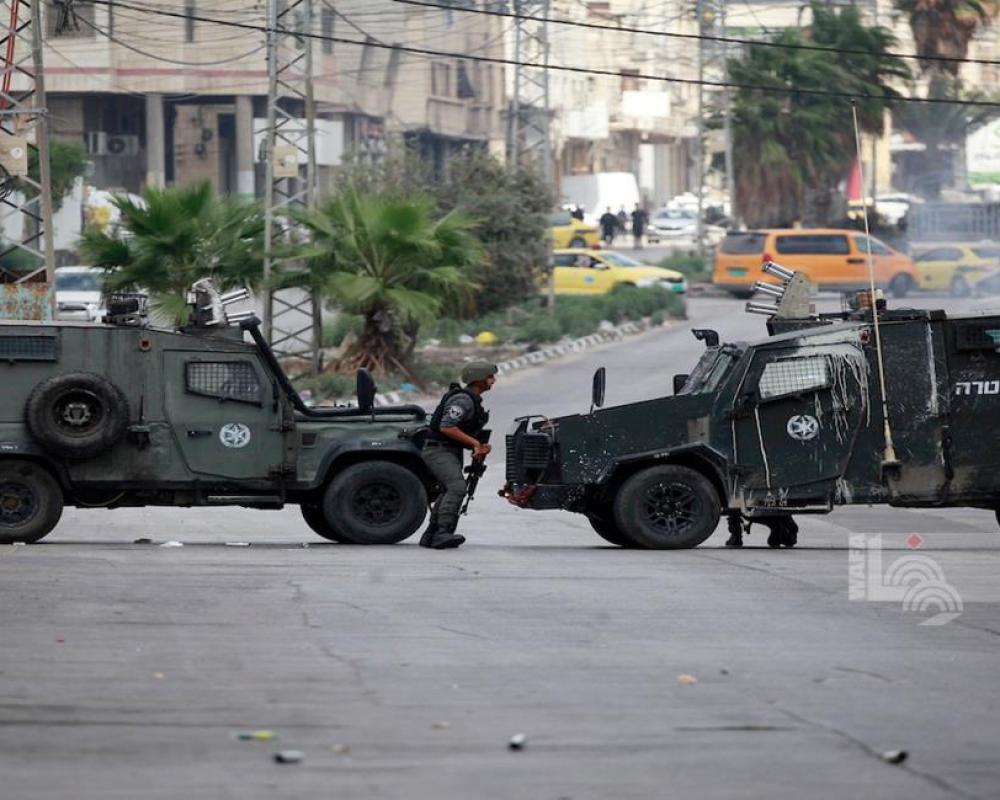 Zionist enemy storms several towns, villages in Hebron Governorate
