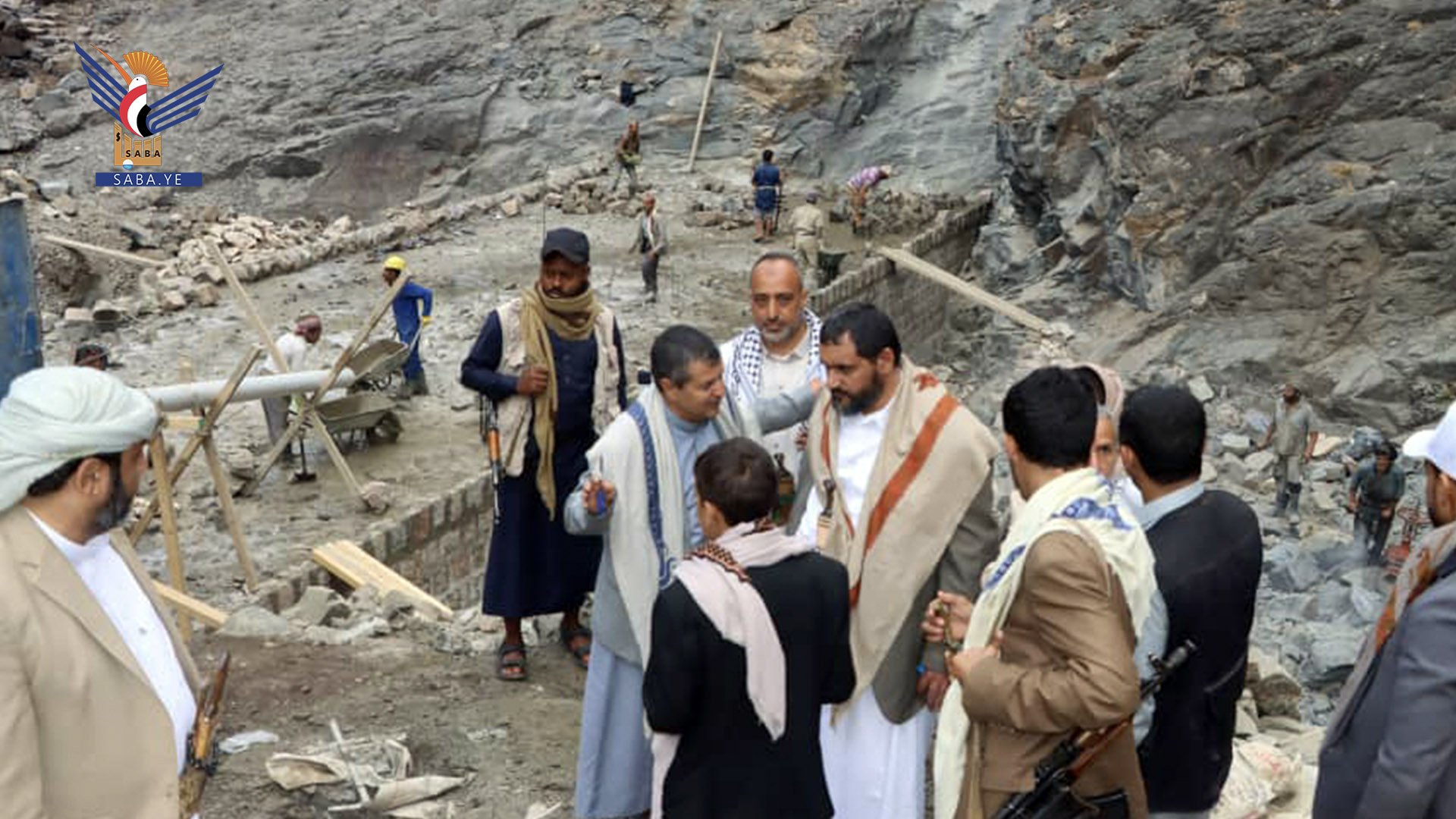 محافظ صنعاء يتفقد عدداً من المشاريع والمبادرات المجتمعية في مناخة