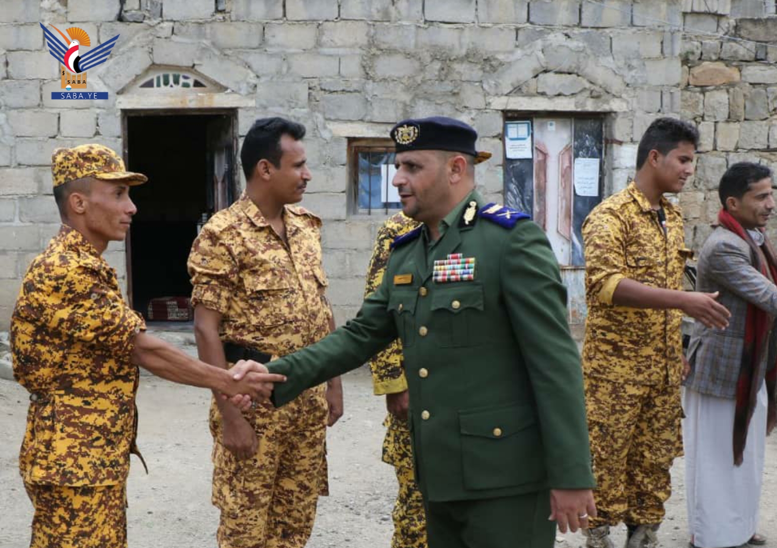 وكيل وزارة الداخلية يتفقد أحوال المرابطين من رجال الأمن في الحديدة وكيل وزارة الداخلية يتفقد أحوال المرابطين من رجال الأمن في الحديدة