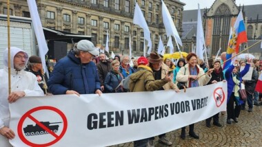 Manifestation néerlandaise contre l'aide militaire à l'Ukraine E8637799c6d030ddee6b6fdc44f9da68