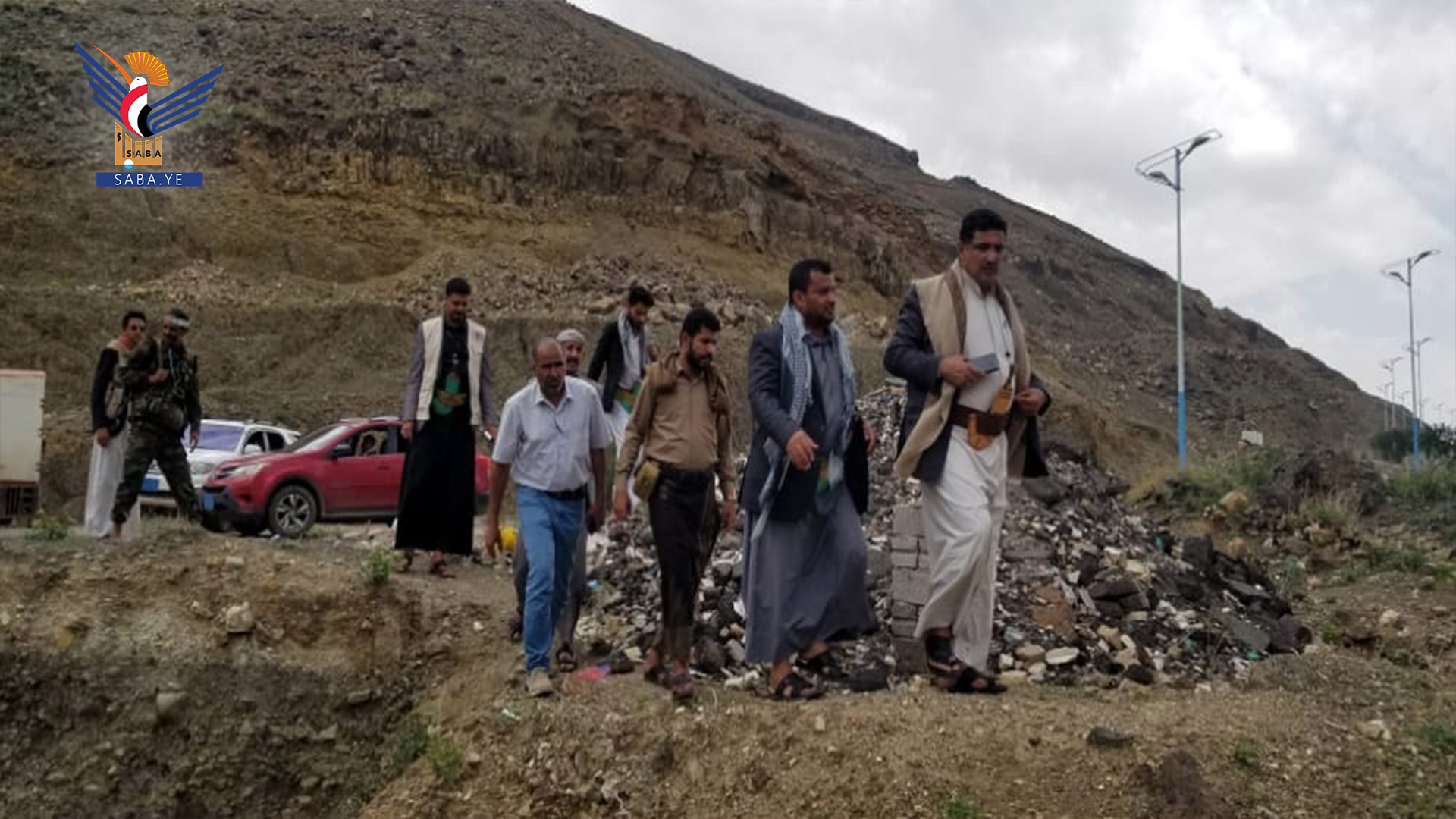 Inspezierung der Notfallarbeiten zur Ableitung des Hochwassers in der Al-Khamseen-Straße in Sanaa