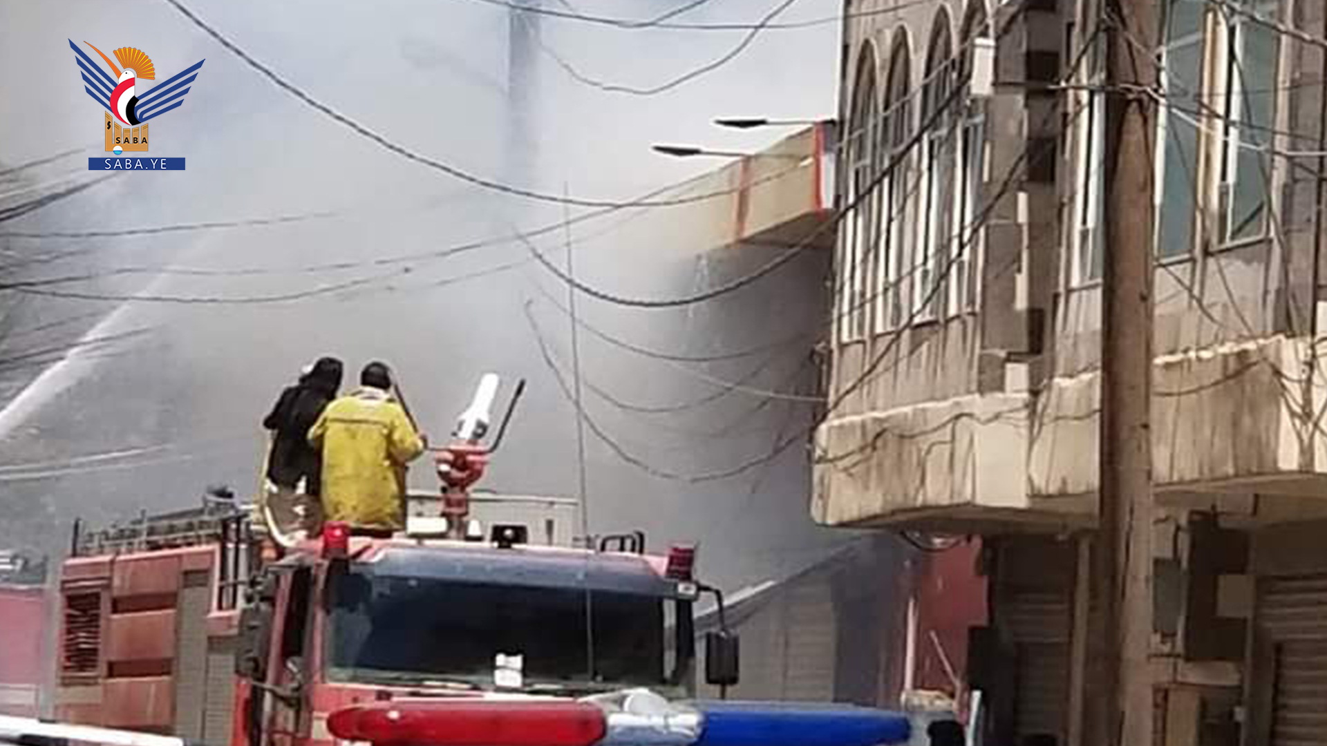 Huge fire erupts commercial warehouse Hadda street in Sana'a Huge fire erupts commercial warehouse Hadda street in Sana'a