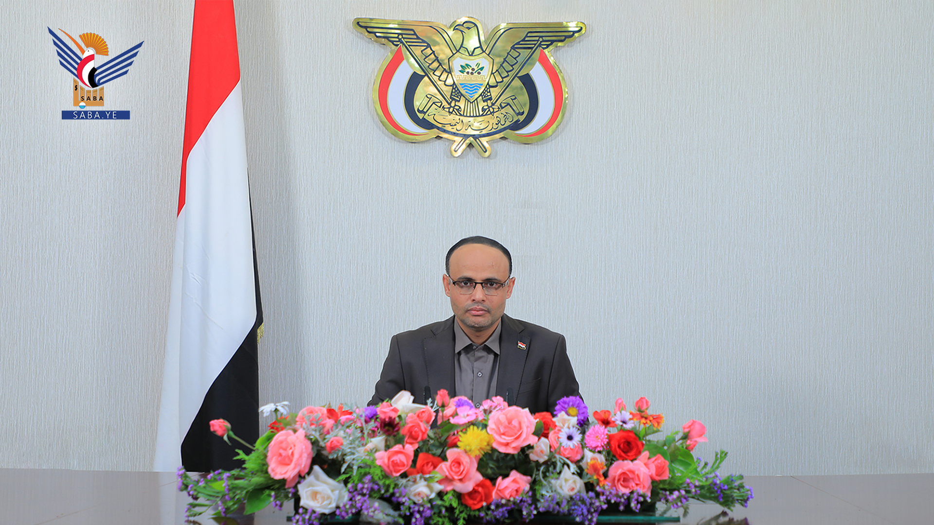 El presidente Al-Mashat pronuncia un importante discurso con motivo del 33.º aniversario del establecimiento de la unidad yemeníta