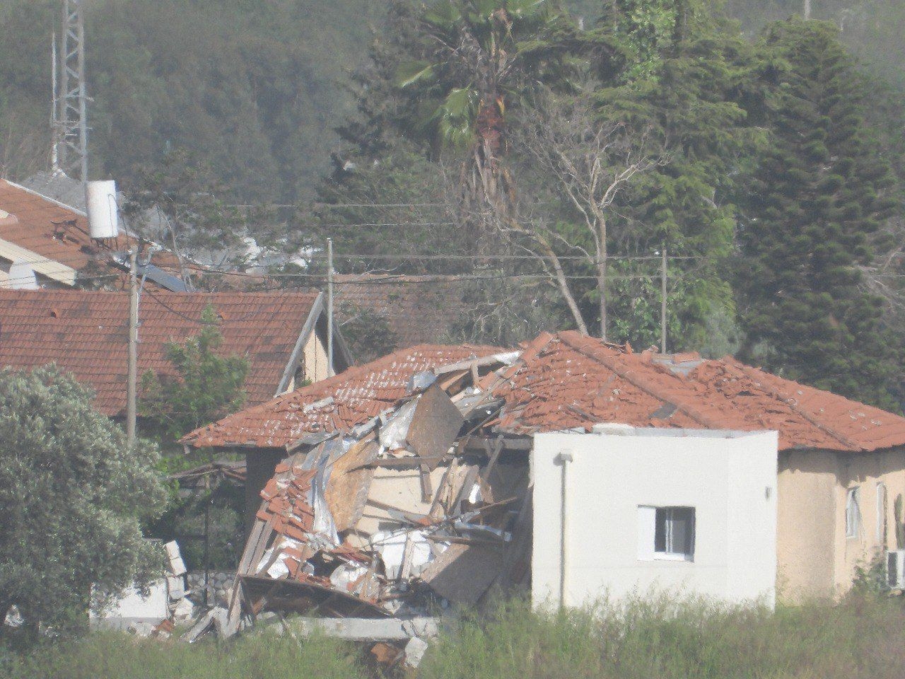 Hezbollah targets buildings hosting Zionist soldiers in Matallah